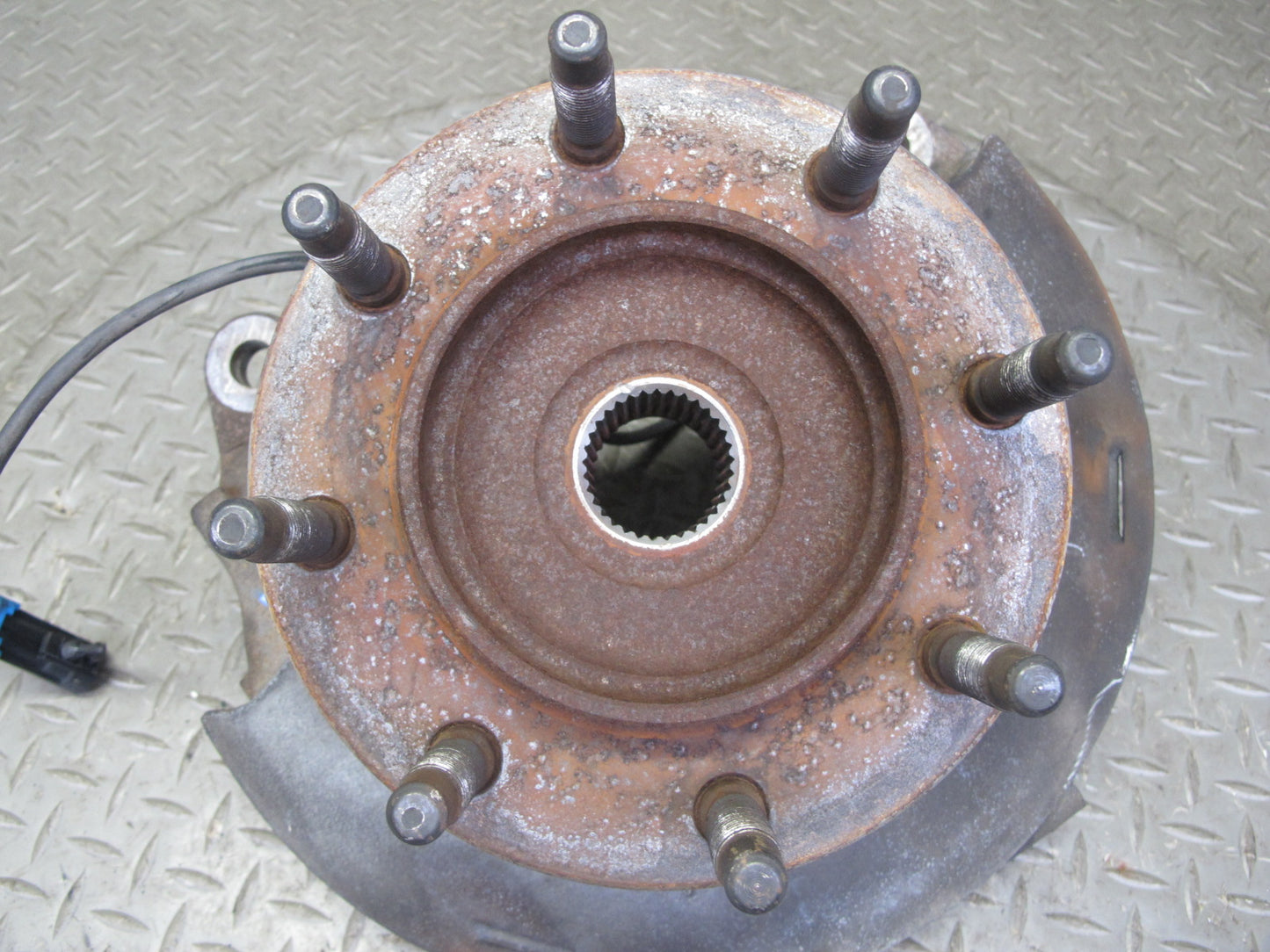 2003-2007 Hummer H2 Front Right Passenger Side Spindle Knuckle Wheel Hub