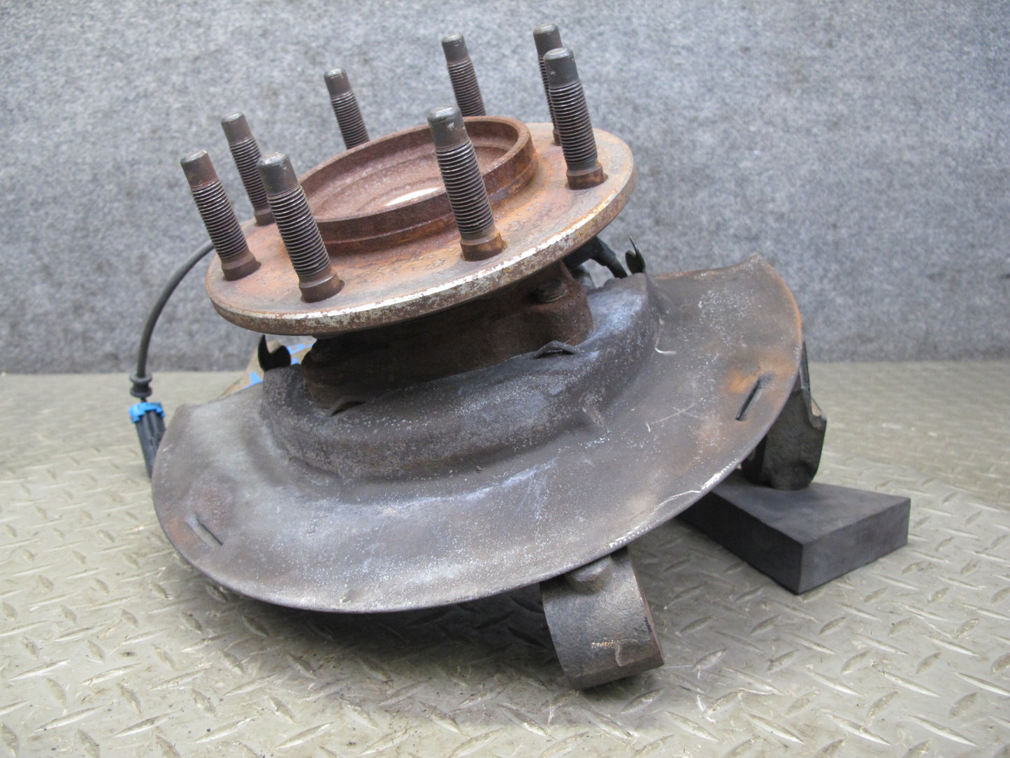 2003-2007 Hummer H2 Front Right Passenger Side Spindle Knuckle Wheel Hub