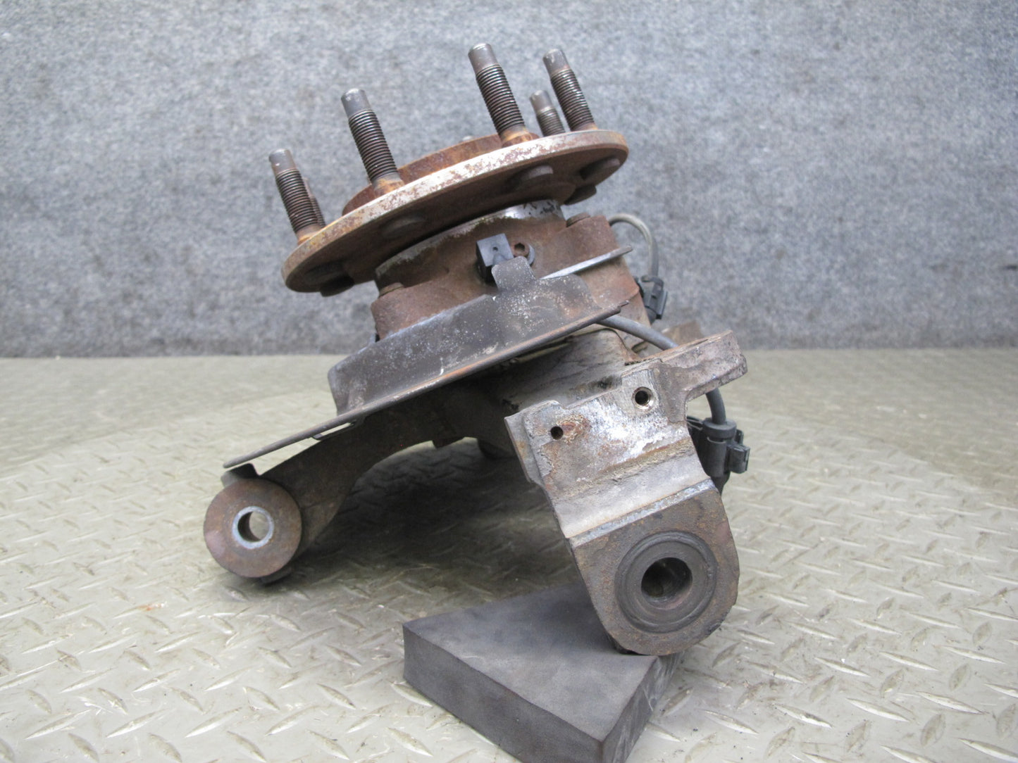 2003-2007 Hummer H2 Front Right Passenger Side Spindle Knuckle Wheel Hub