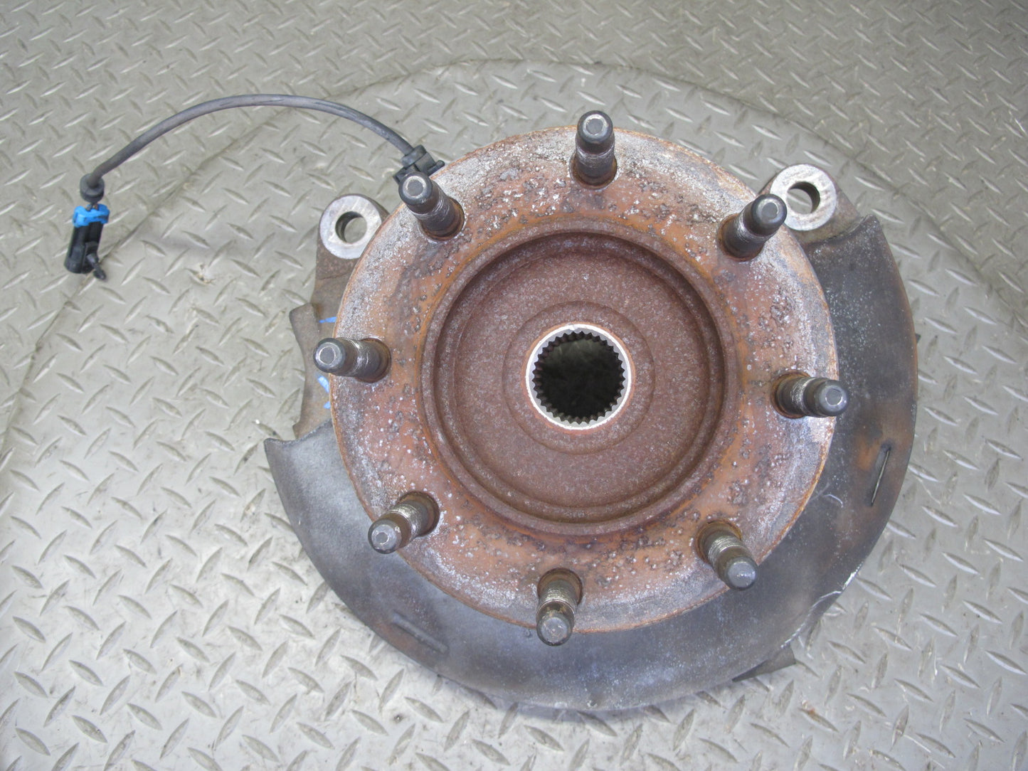 2003-2007 Hummer H2 Front Right Passenger Side Spindle Knuckle Wheel Hub