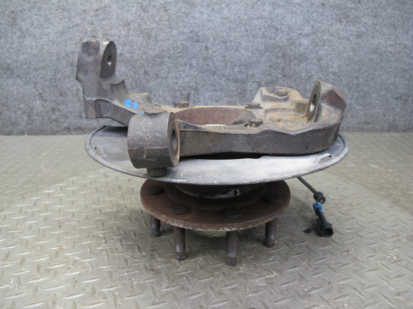 2003-2007 Hummer H2 Front Right Passenger Side Spindle Knuckle Wheel Hub