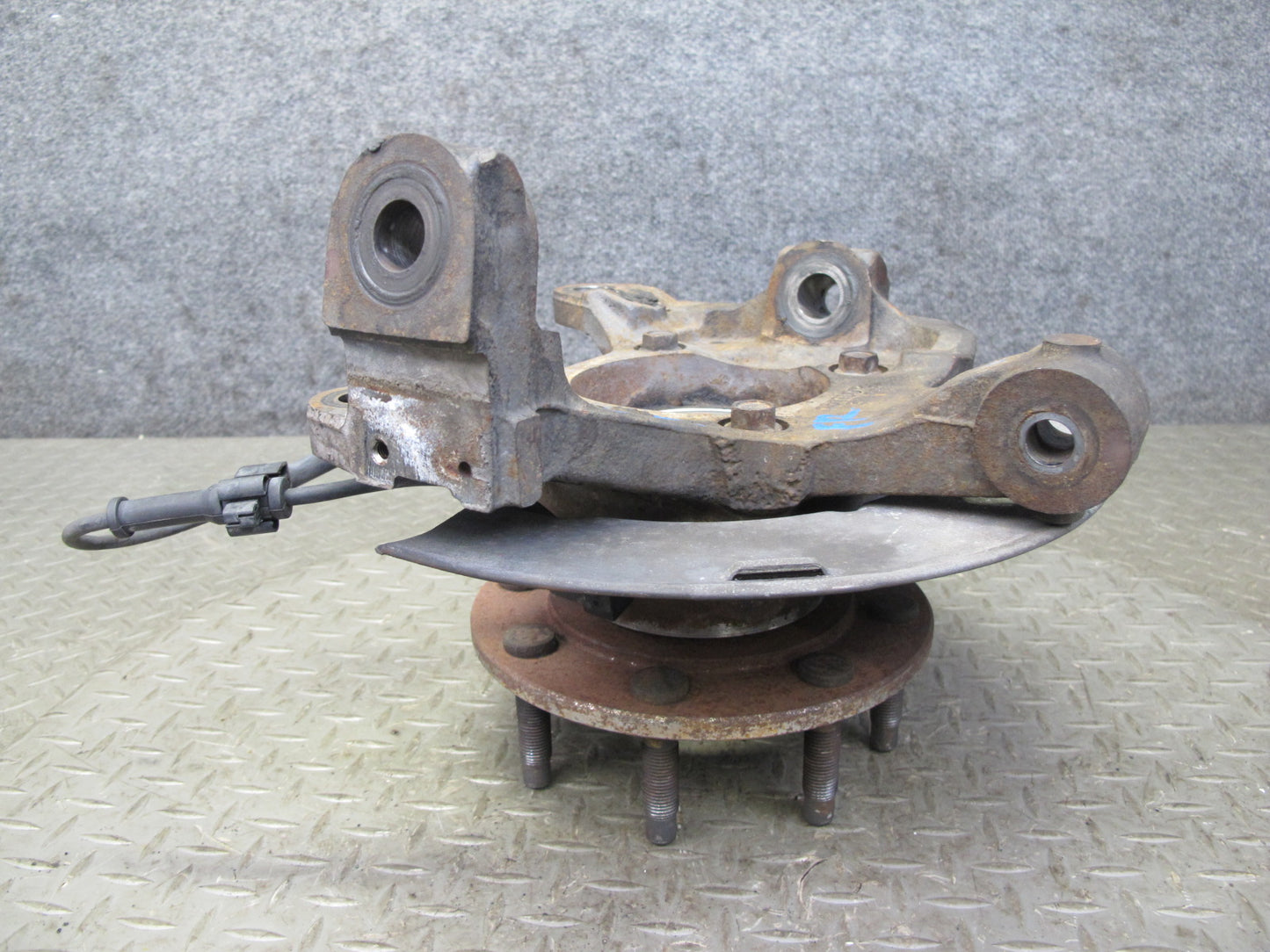 2003-2007 Hummer H2 Front Right Passenger Side Spindle Knuckle Wheel Hub