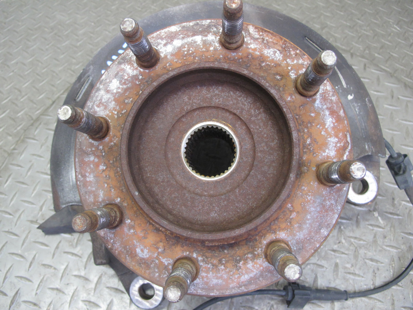 2003-2007 Hummer H2 Front Left Driver Side Spindle Knuckle Wheel Hub