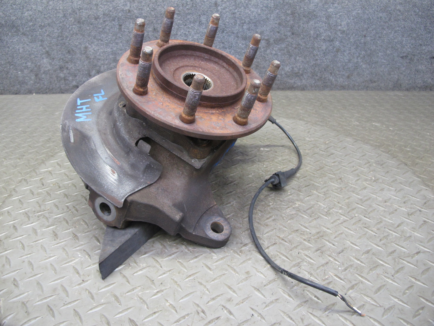 2003-2007 Hummer H2 Front Left Driver Side Spindle Knuckle Wheel Hub