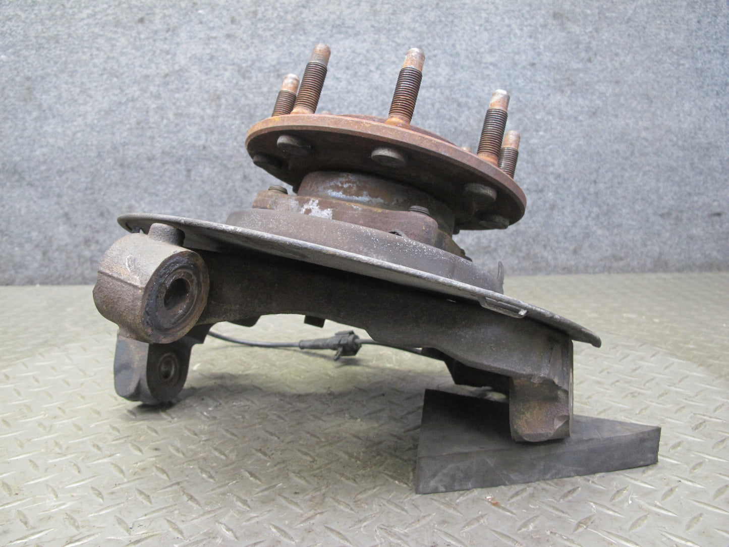 2003-2007 Hummer H2 Front Left Driver Side Spindle Knuckle Wheel Hub