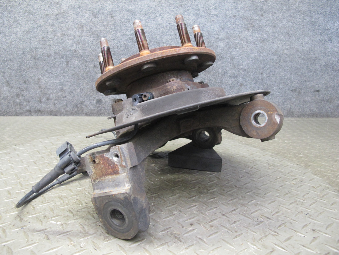 2003-2007 Hummer H2 Front Left Driver Side Spindle Knuckle Wheel Hub