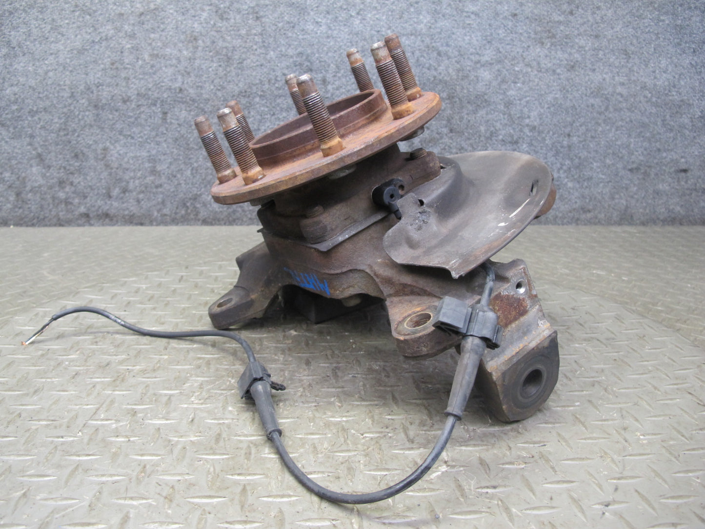 2003-2007 Hummer H2 Front Left Driver Side Spindle Knuckle Wheel Hub