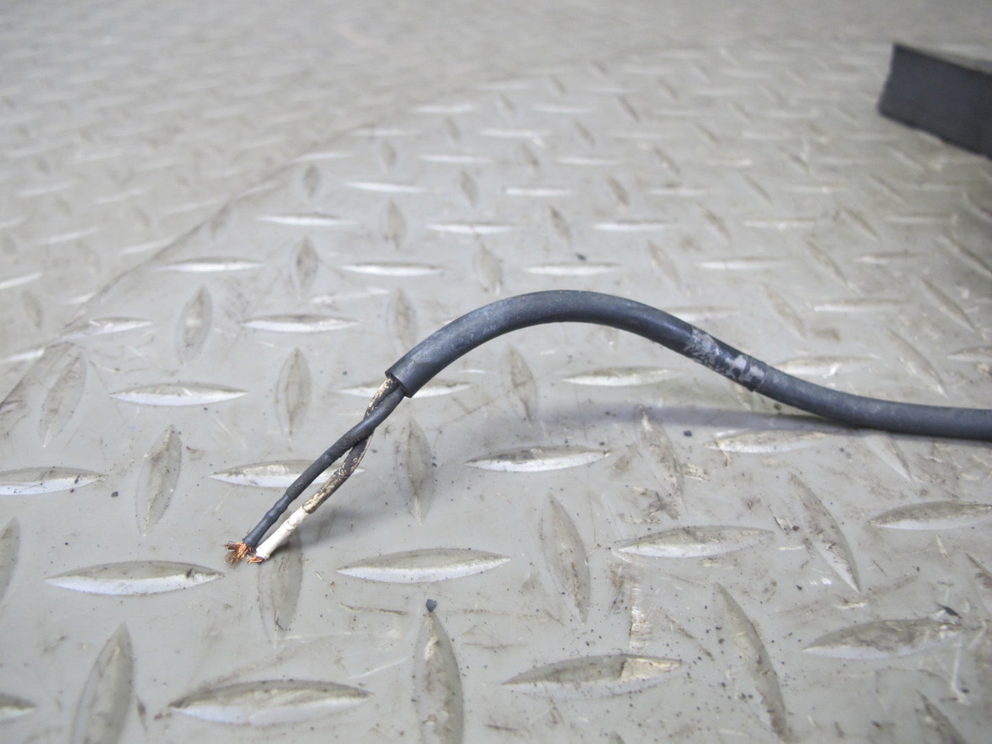 2003-2007 Hummer H2 Front Left Driver Side Spindle Knuckle Wheel Hub