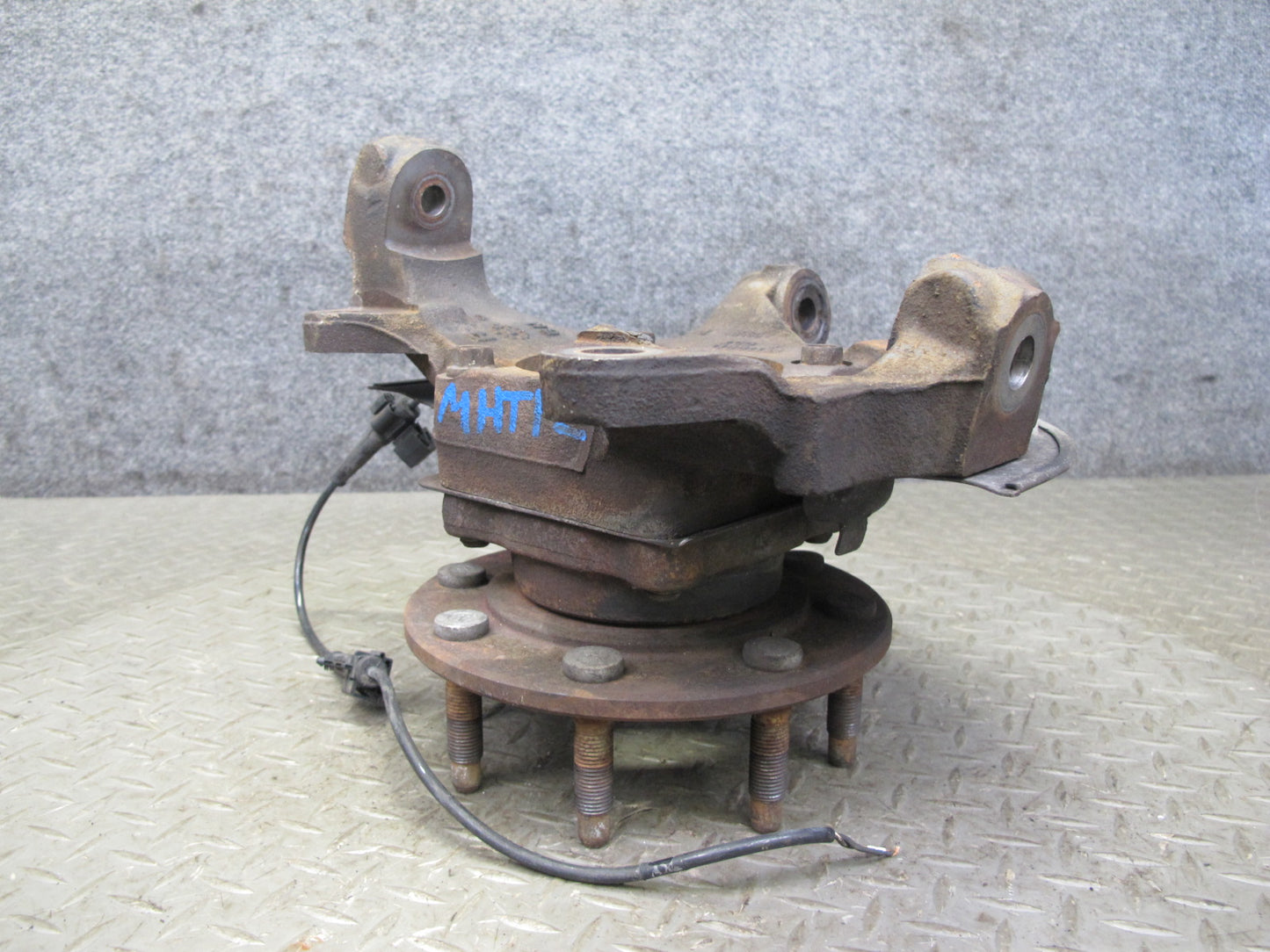 2003-2007 Hummer H2 Front Left Driver Side Spindle Knuckle Wheel Hub