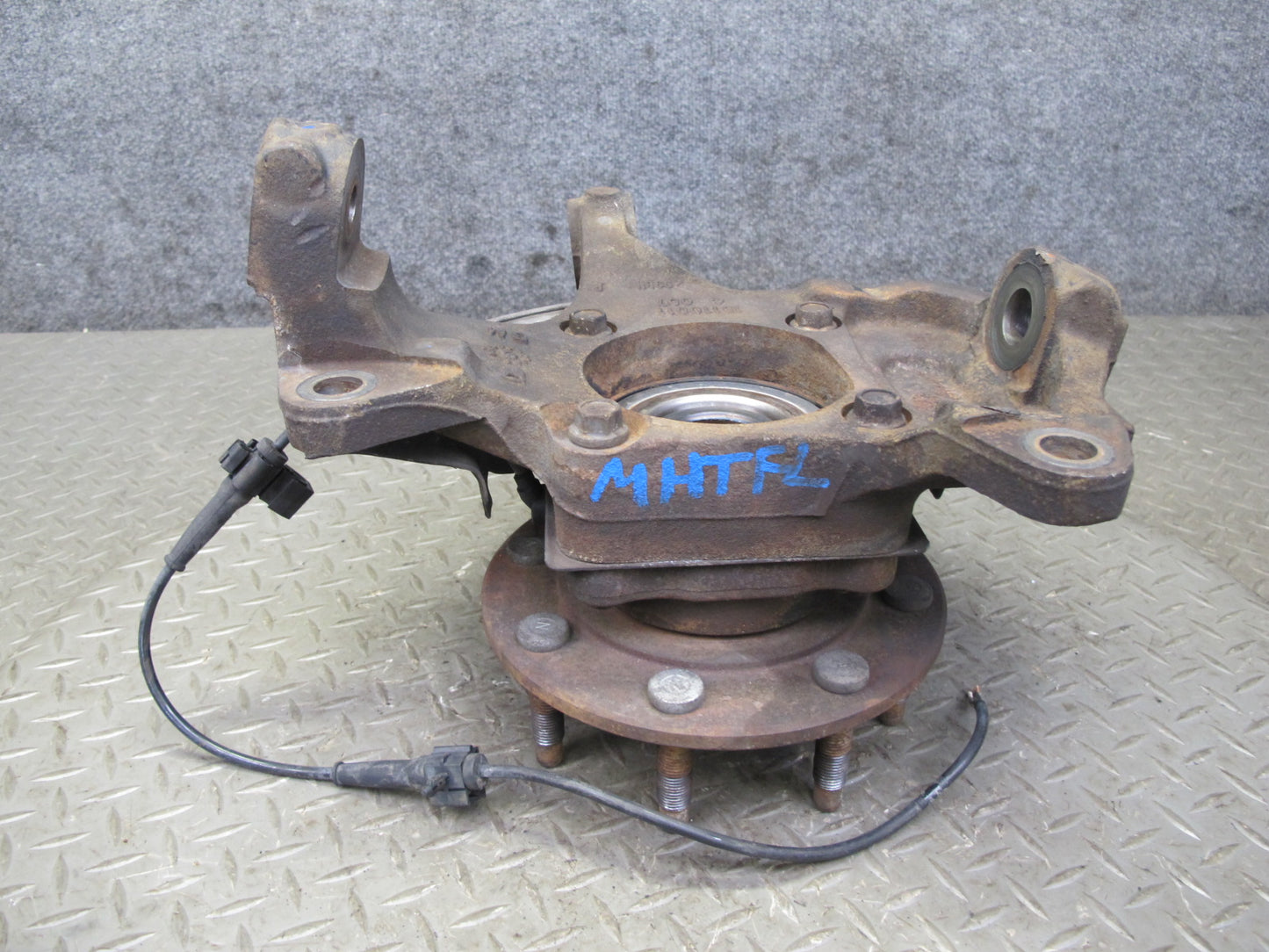 2003-2007 Hummer H2 Front Left Driver Side Spindle Knuckle Wheel Hub