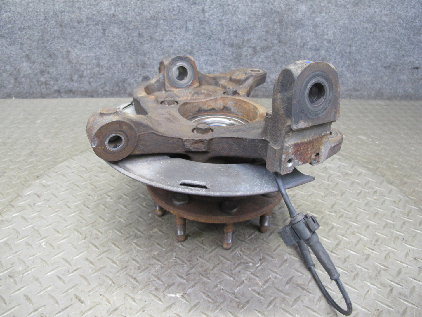 2003-2007 Hummer H2 Front Left Driver Side Spindle Knuckle Wheel Hub