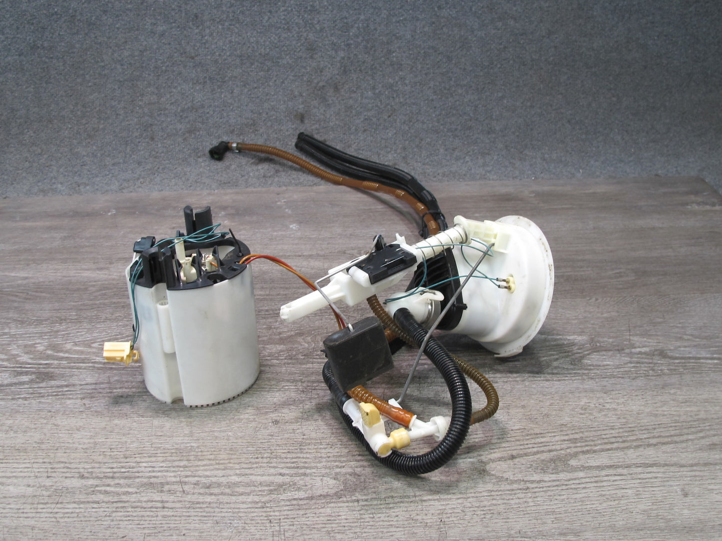 08-13 BMW E82 E88 135i N54 Set of 2 Fuel Pump Level Sensor Sending Unit OEM