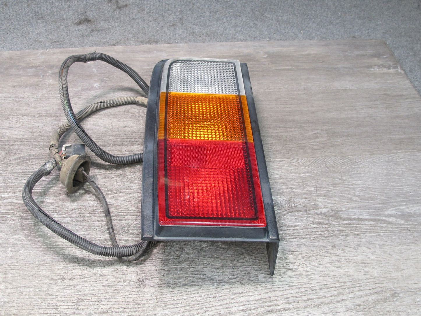 2003-2004 Hummer H2 Rear Right Passenger Side Tail Light Lamp