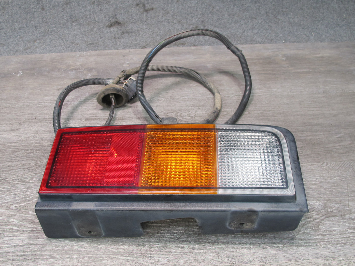 2003-2004 Hummer H2 Rear Right Passenger Side Tail Light Lamp