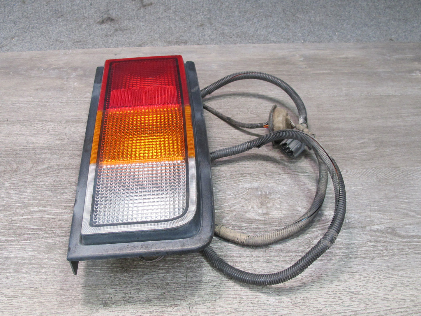 2003-2004 Hummer H2 Rear Right Passenger Side Tail Light Lamp