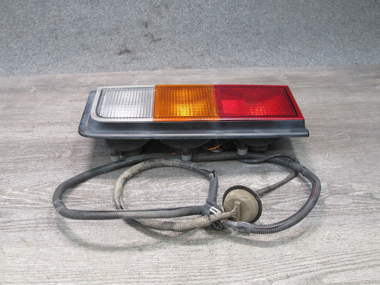 2003-2004 Hummer H2 Rear Right Passenger Side Tail Light Lamp