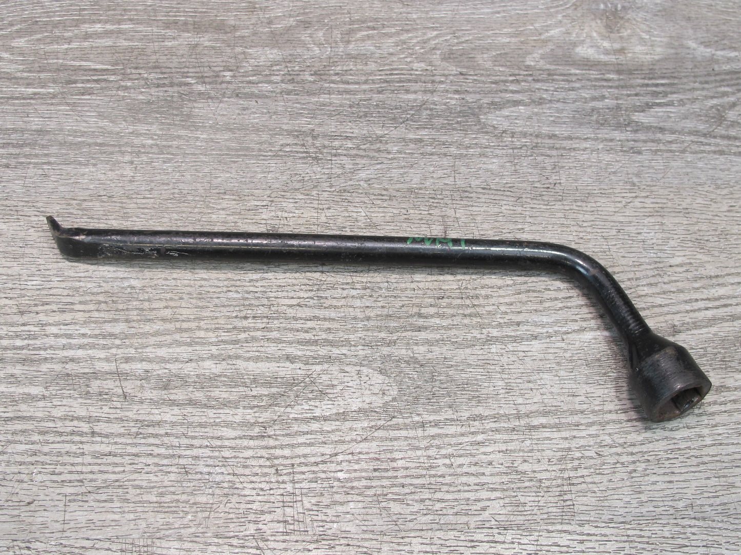 2003-2009 Hummer H2 Emergency Spare Tire Wheel LUG NUT Wrench