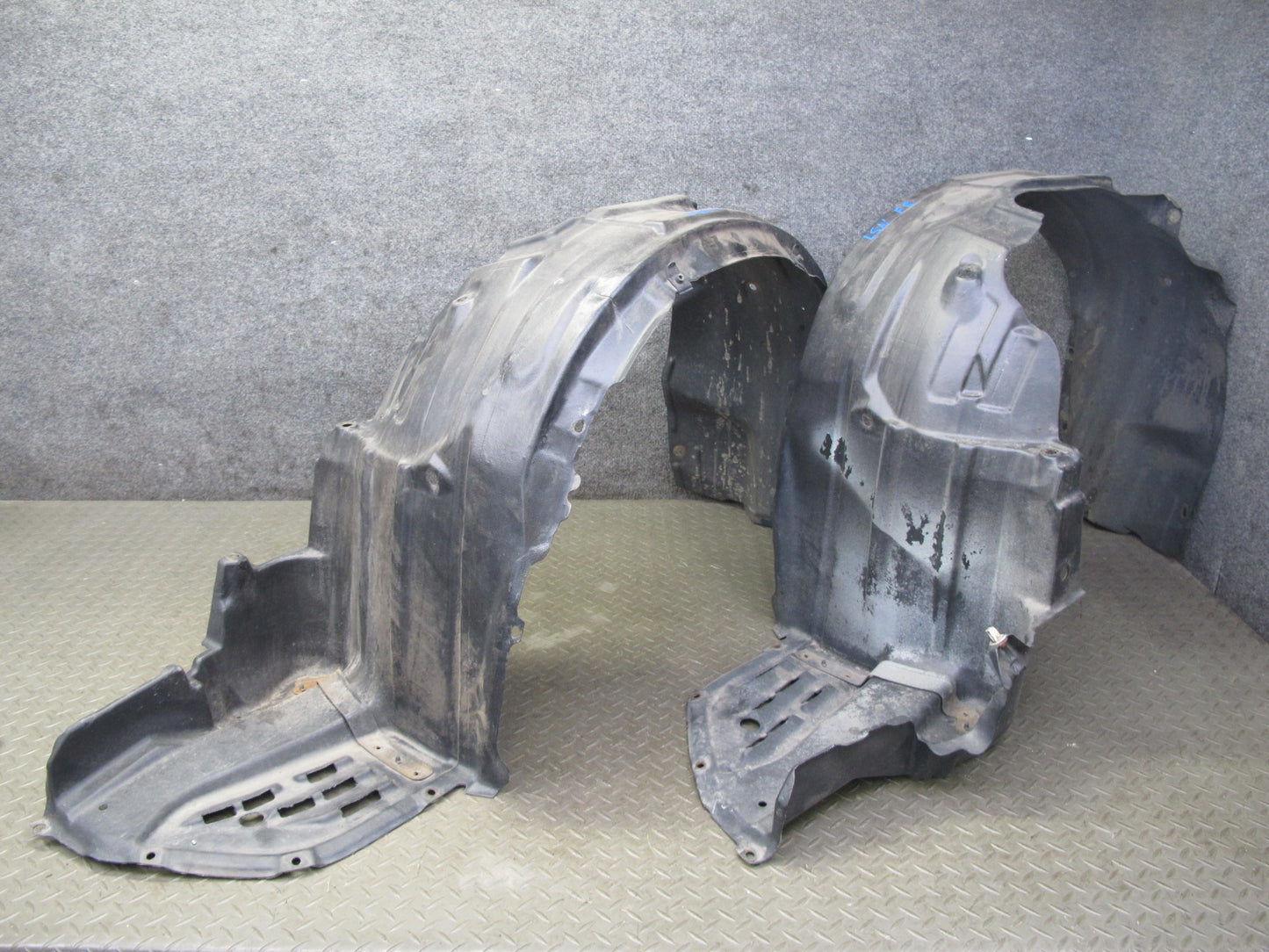 98-00 Lexus UCF20L LS400 Front Right & Left Fender Liner Splash Shield Set OEM