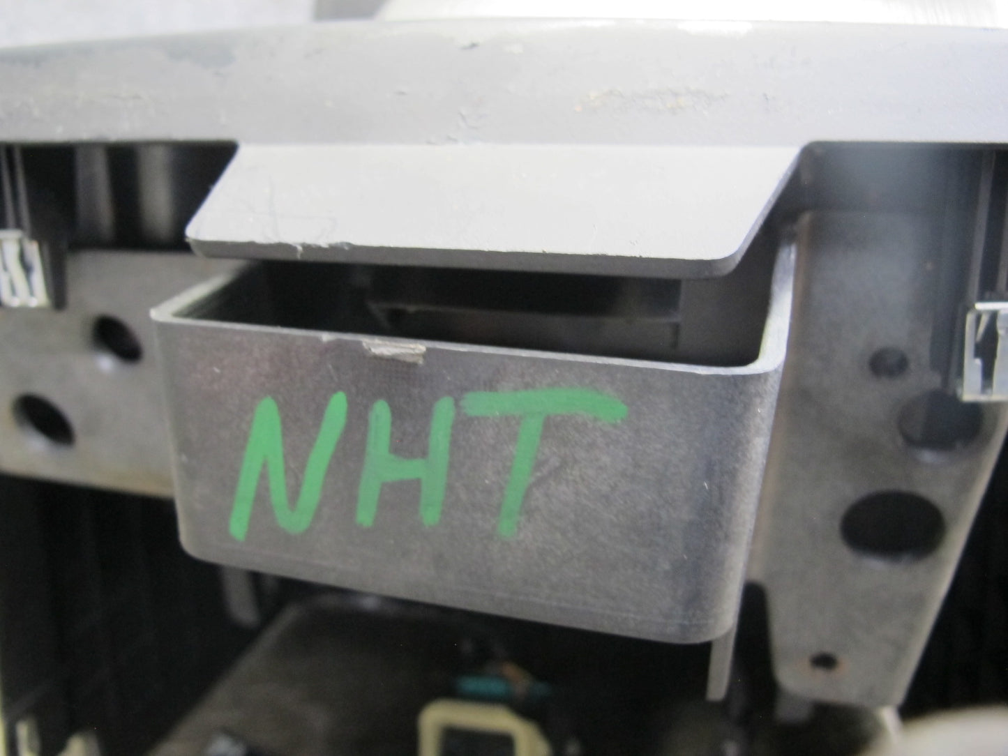 2008-2009 Hummer H2 Center Console Trim Cover Panel w Armrest & Rear Climate