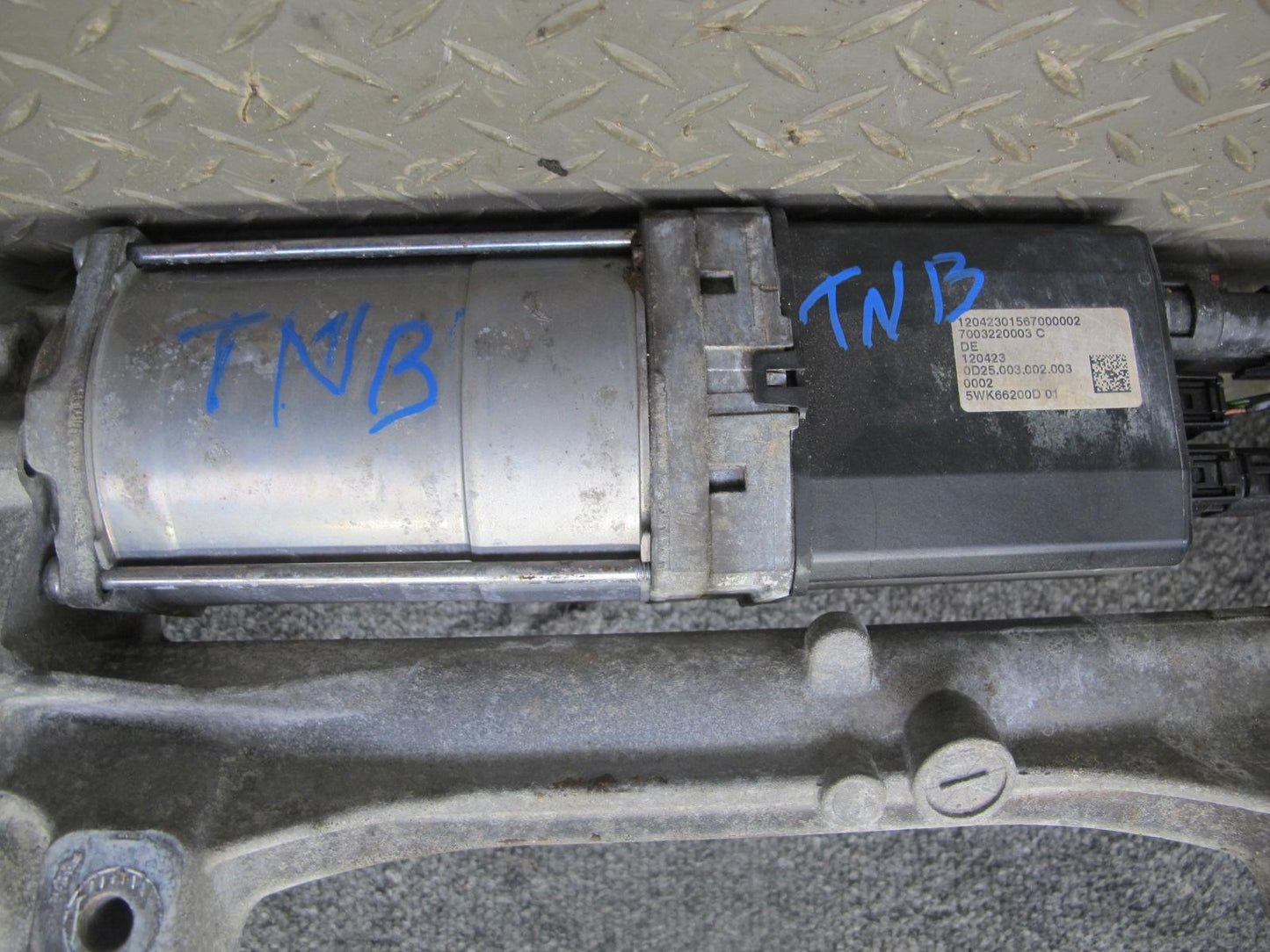 12-13 BMW F30 F32 335i RWD Electric Power Steering Rack & Pinion 6859090 OEM