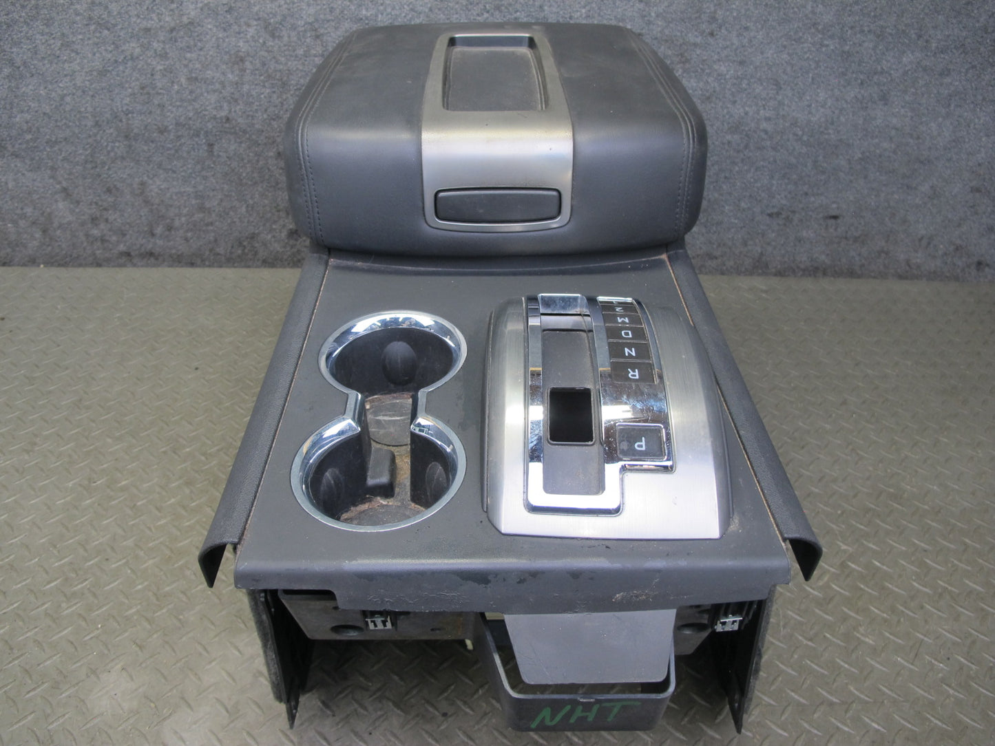 2008-2009 Hummer H2 Center Console Trim Cover Panel w Armrest & Rear Climate