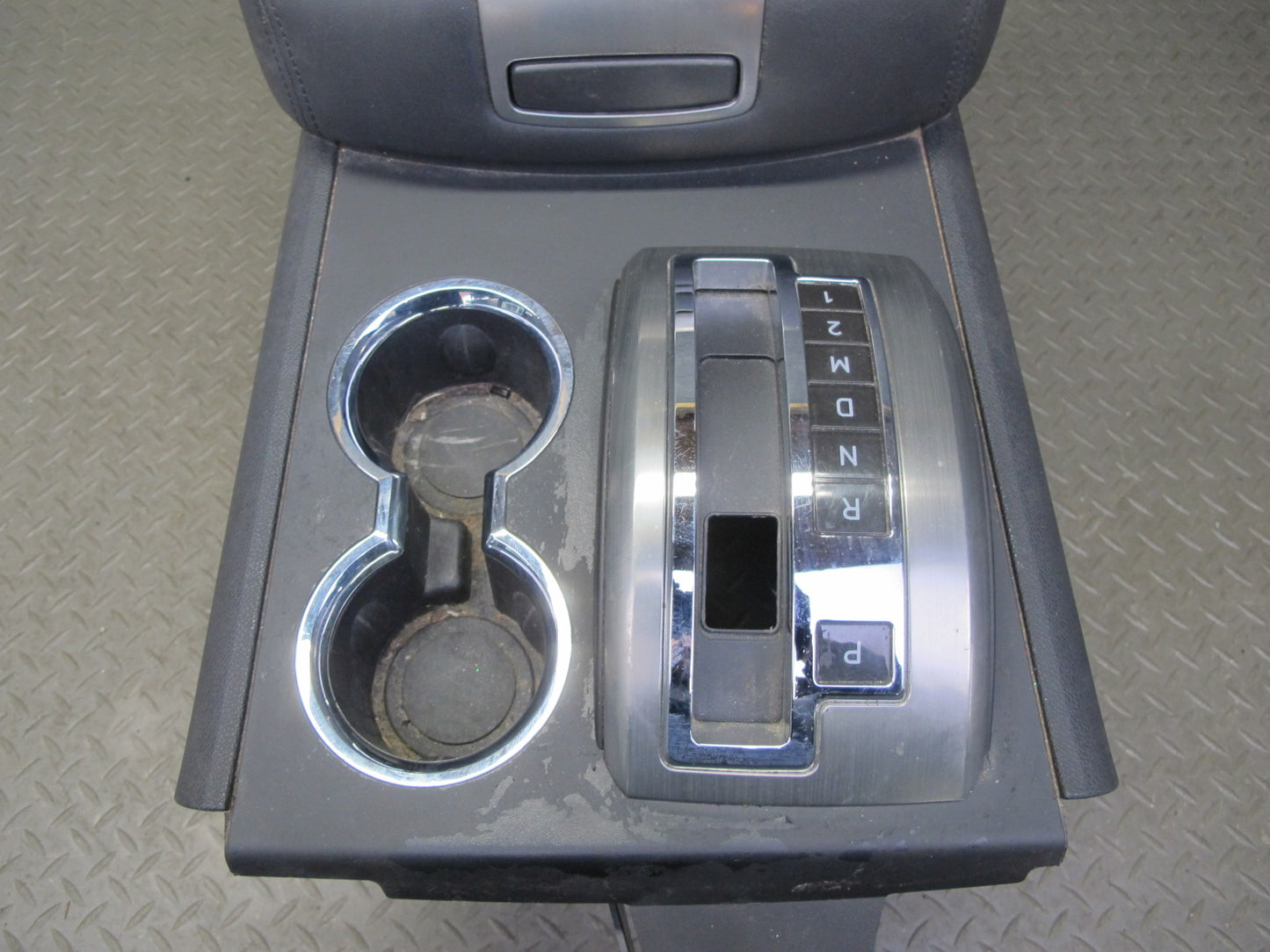 2008-2009 Hummer H2 Center Console Trim Cover Panel w Armrest & Rear Climate