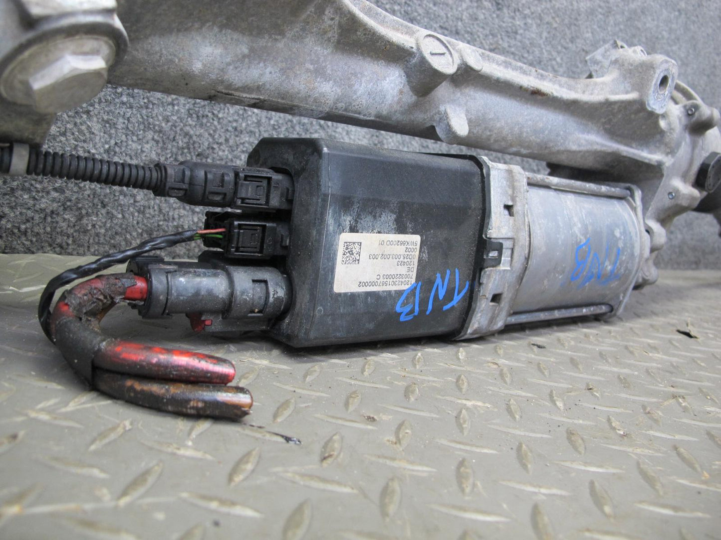 12-13 BMW F30 F32 335i RWD Electric Power Steering Rack & Pinion 6859090 OEM