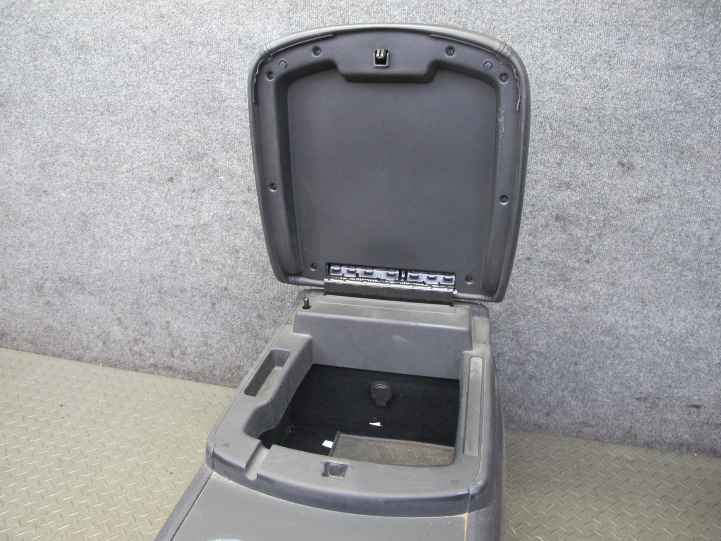 2008-2009 Hummer H2 Center Console Trim Cover Panel w Armrest & Rear Climate