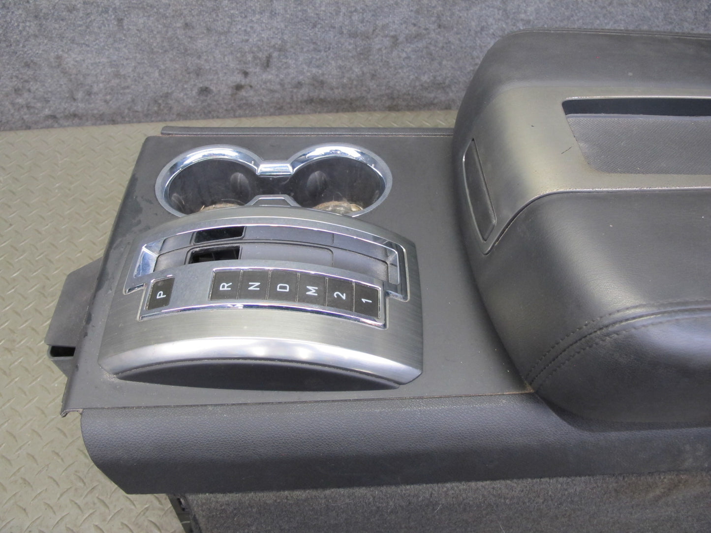 2008-2009 Hummer H2 Center Console Trim Cover Panel w Armrest & Rear Climate