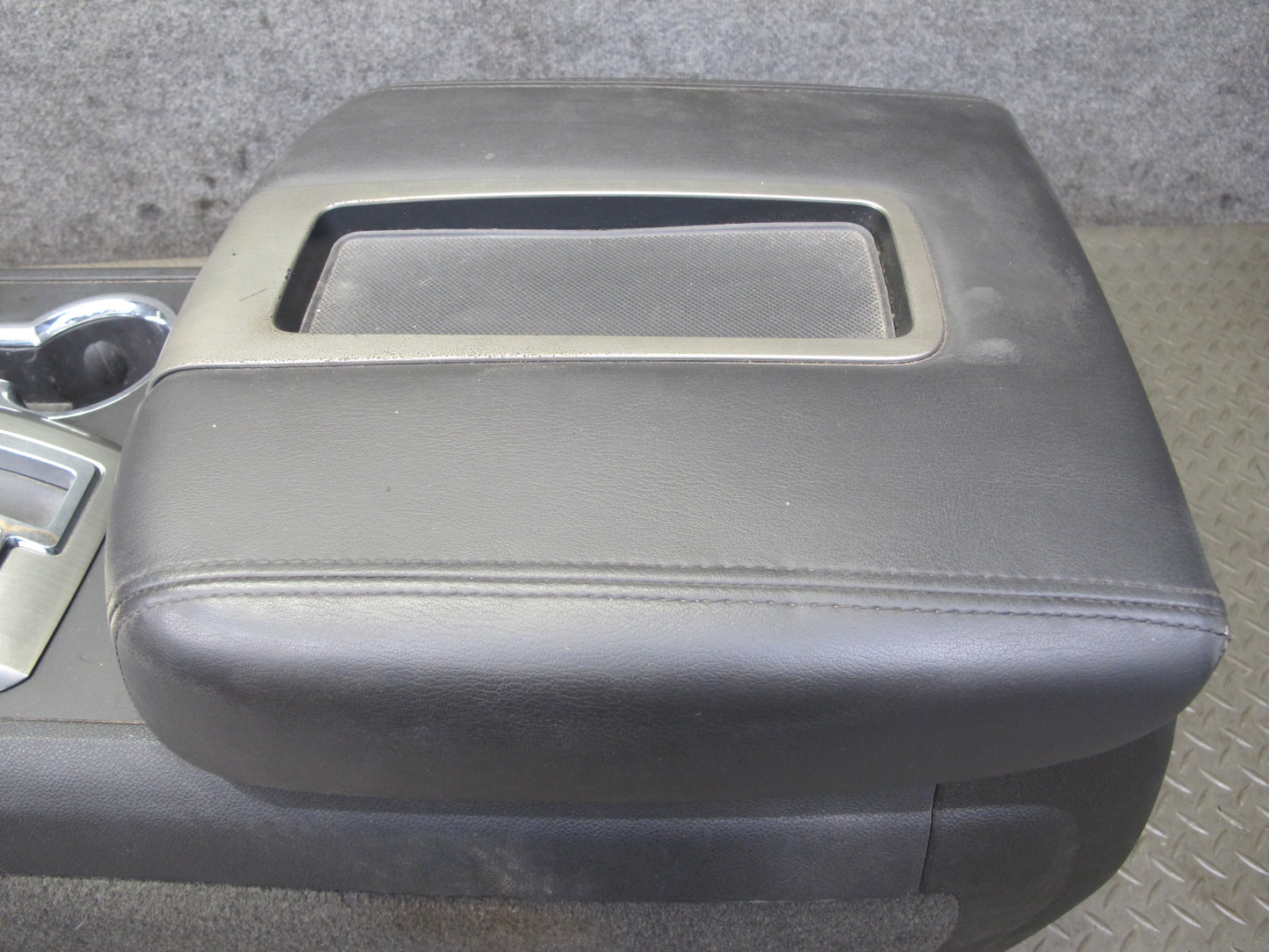 2008-2009 Hummer H2 Center Console Trim Cover Panel w Armrest & Rear Climate