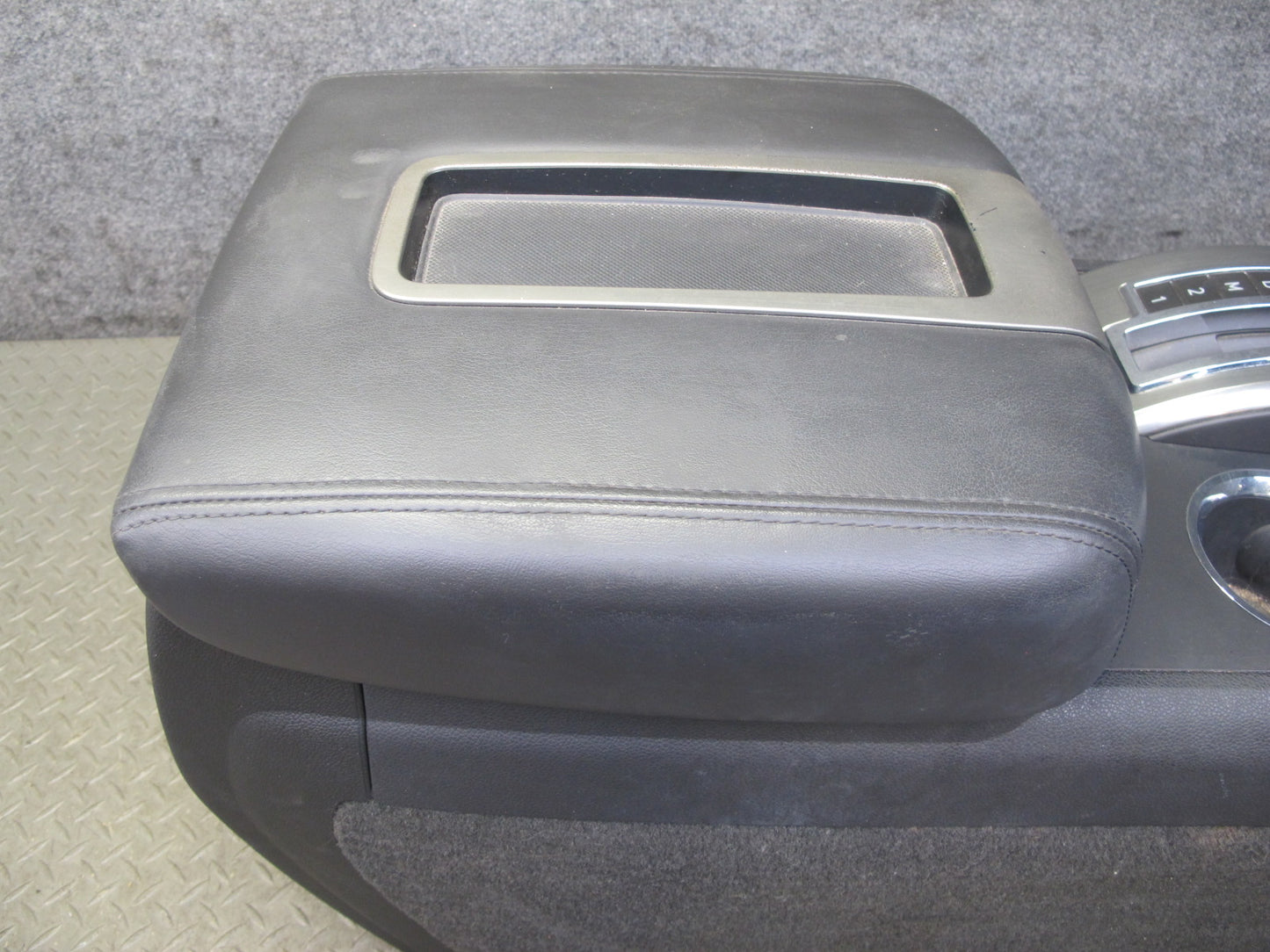 2008-2009 Hummer H2 Center Console Trim Cover Panel w Armrest & Rear Climate