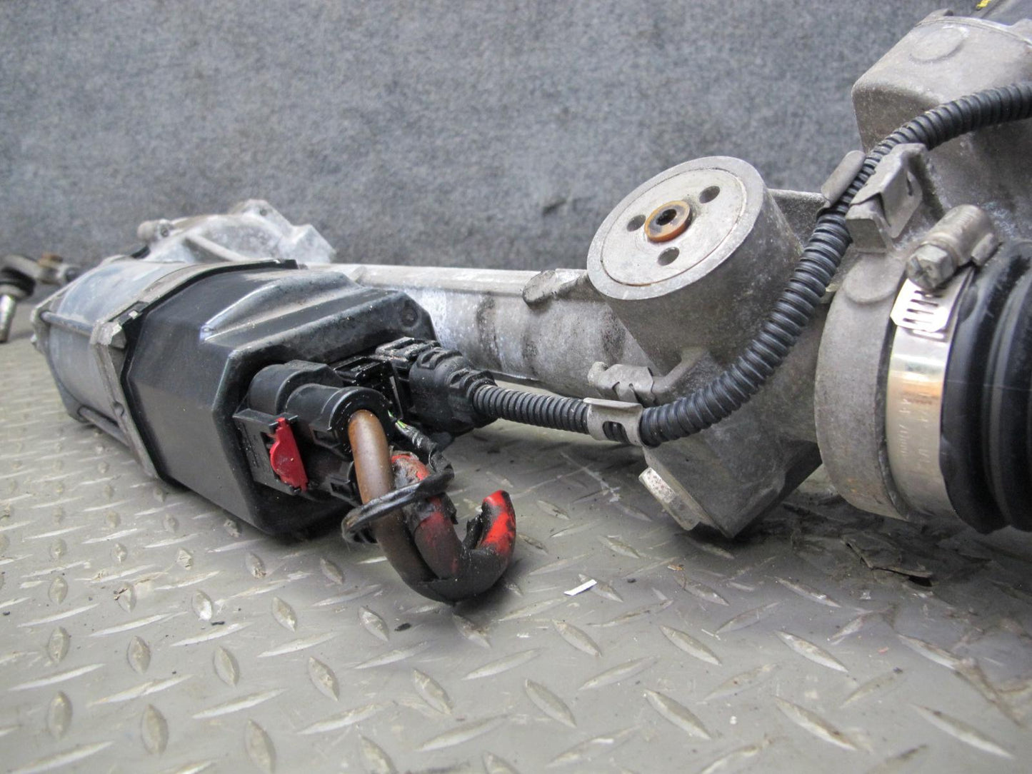 12-13 BMW F30 F32 335i RWD Electric Power Steering Rack & Pinion 6859090 OEM