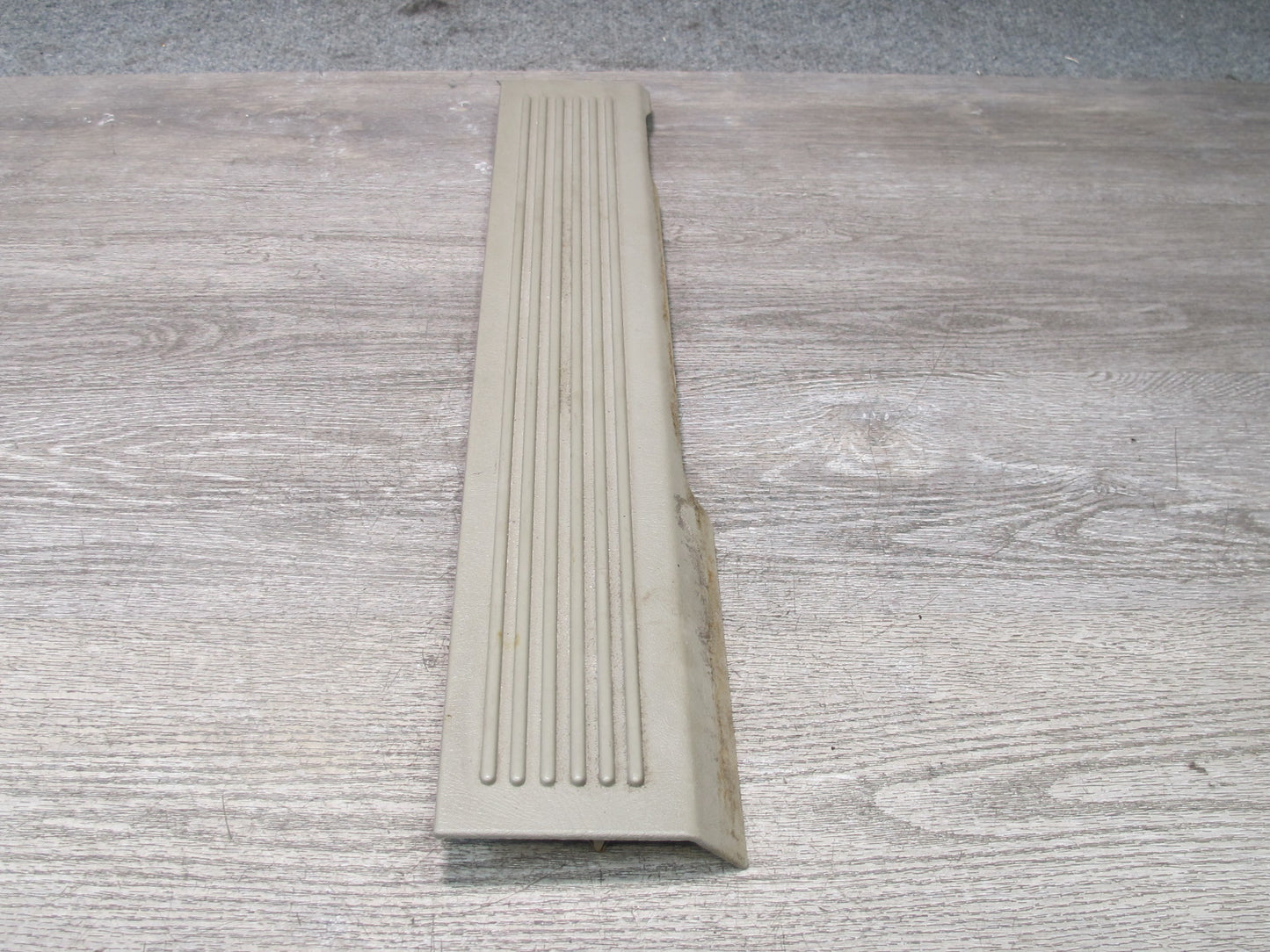 2003-2009 Hummer H2 Front Right Pass Side Door Scuff Sill Plate Trim Panel