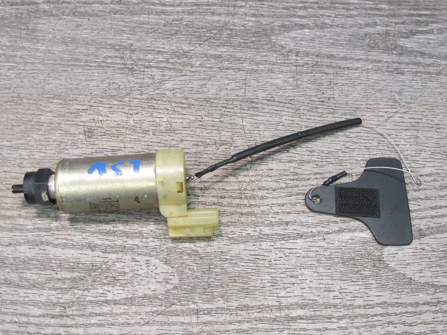 93-00 Lexus UCF20L LS400 Fuel Gas Door Lock Latch Release Actuator Motor OEM