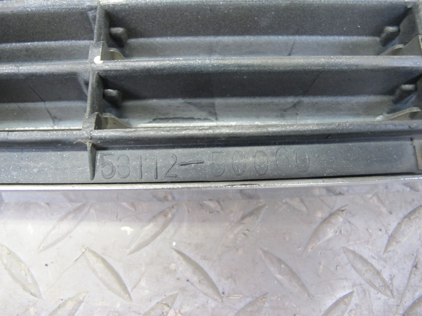 98-00 Lexus UCF20L LS400 Front Upper Hood Chrome Grille w Emblem OEM