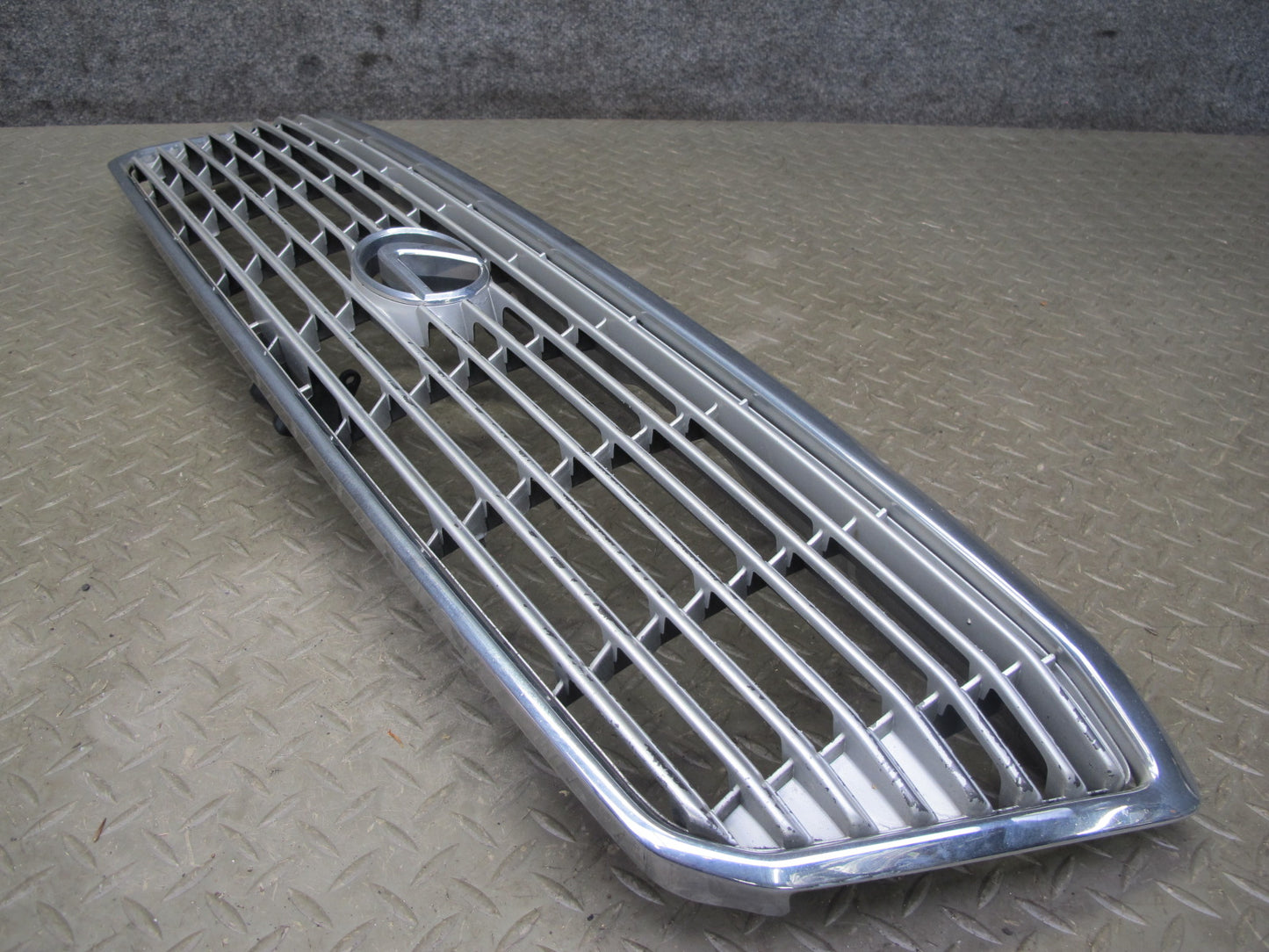 98-00 Lexus UCF20L LS400 Front Upper Hood Chrome Grille w Emblem OEM