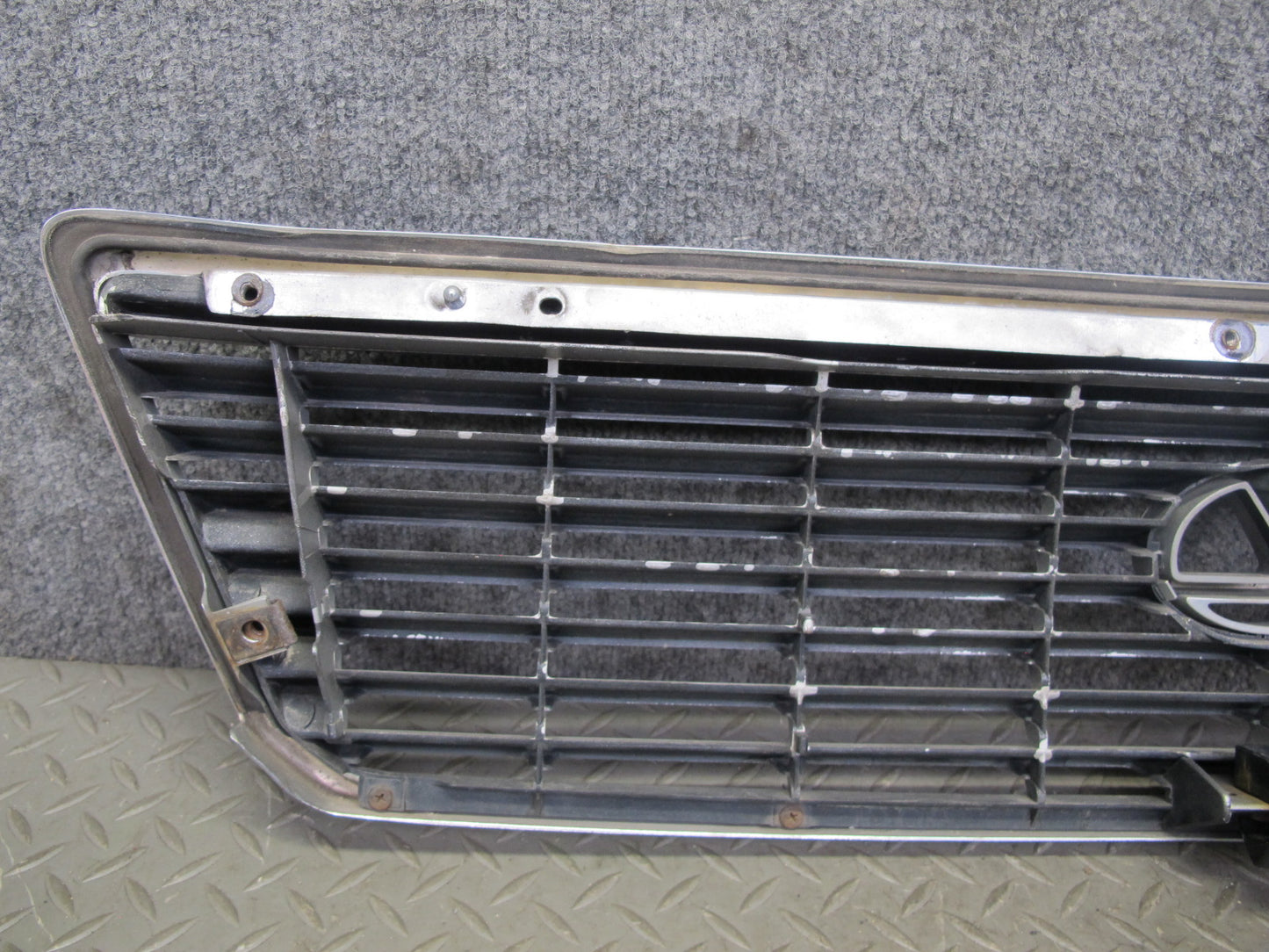 98-00 Lexus UCF20L LS400 Front Upper Hood Chrome Grille w Emblem OEM