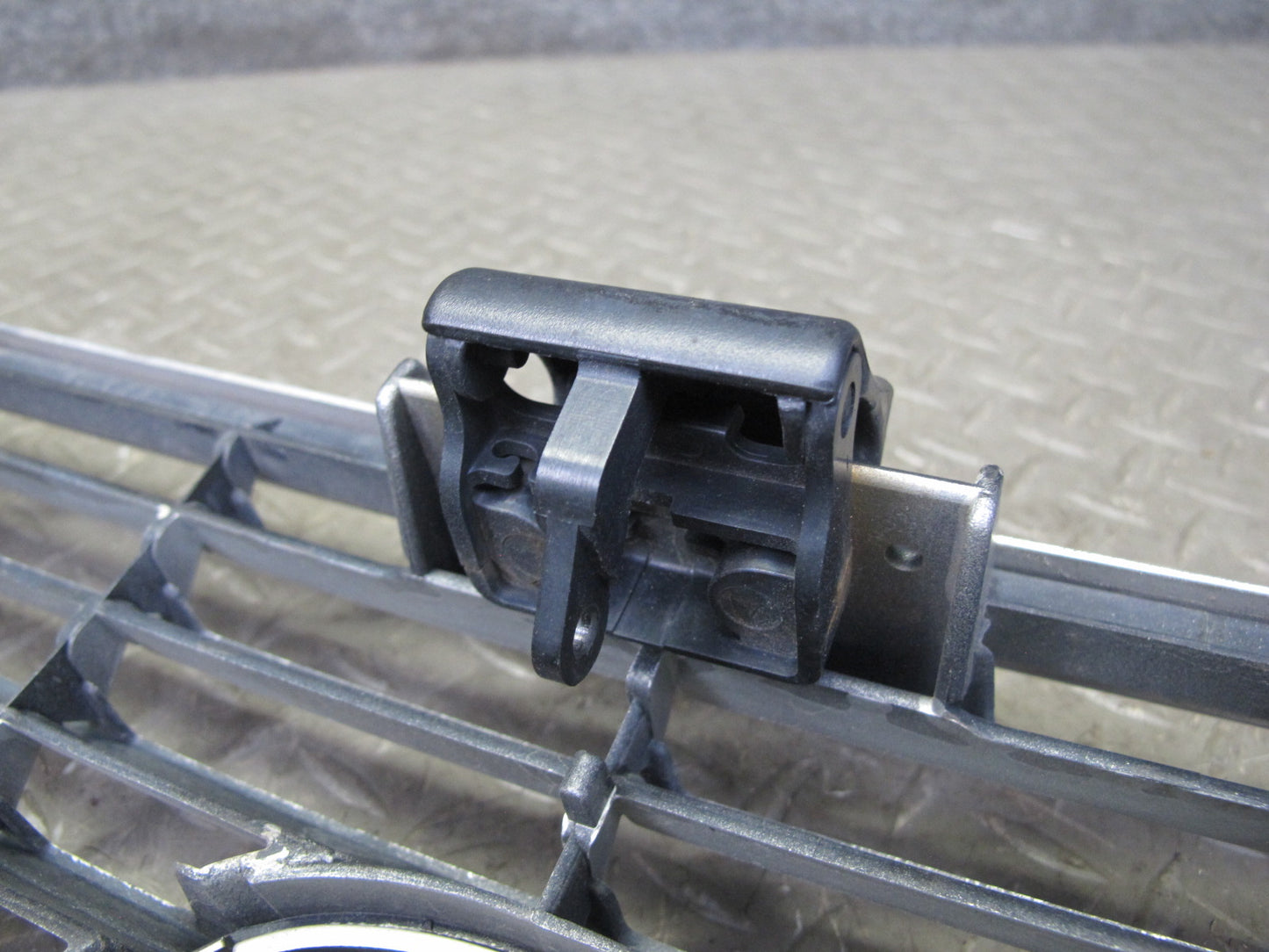 98-00 Lexus UCF20L LS400 Front Upper Hood Chrome Grille w Emblem OEM