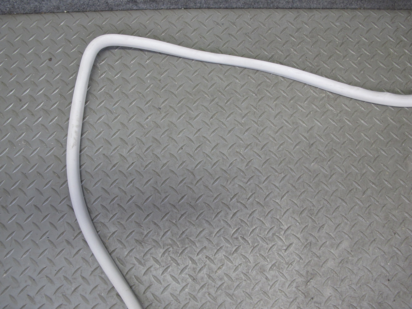 2003-2009 Hummer H2 Front Upper Roof Weatherstrip Rubber Seal