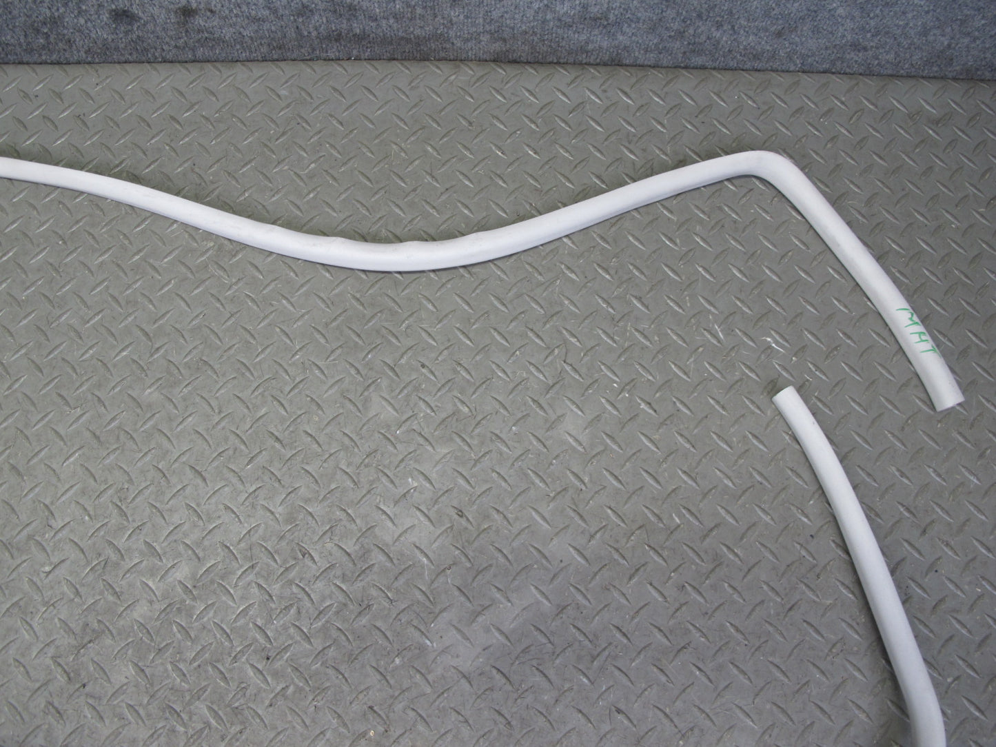 2003-2009 Hummer H2 Front Upper Roof Weatherstrip Rubber Seal