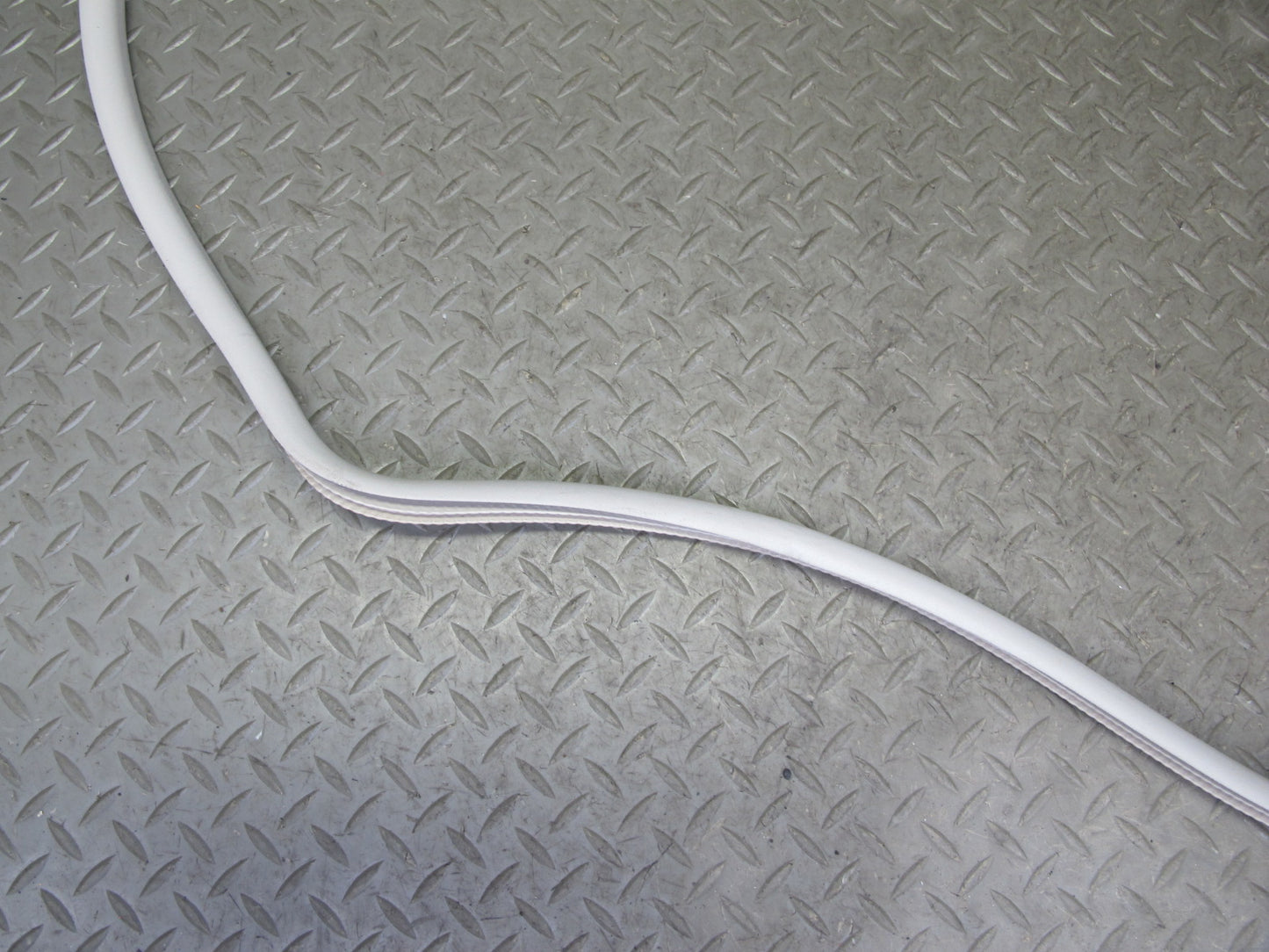 2003-2009 Hummer H2 Front Upper Roof Weatherstrip Rubber Seal