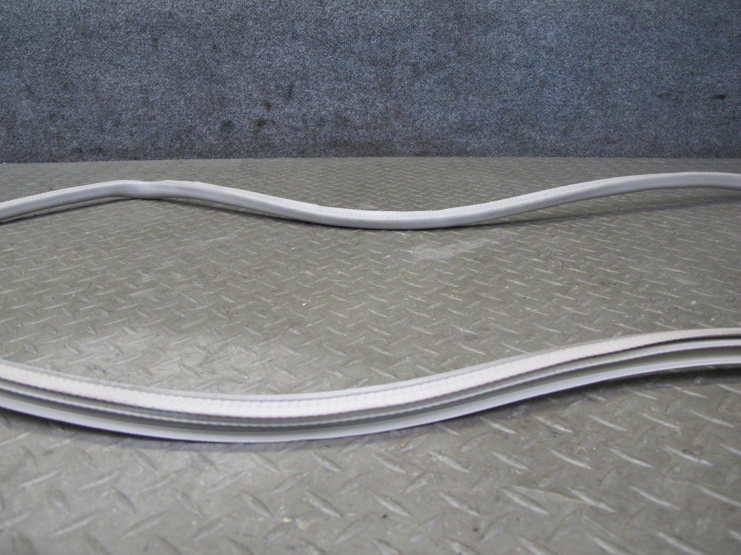 2003-2009 Hummer H2 Front Upper Roof Weatherstrip Rubber Seal