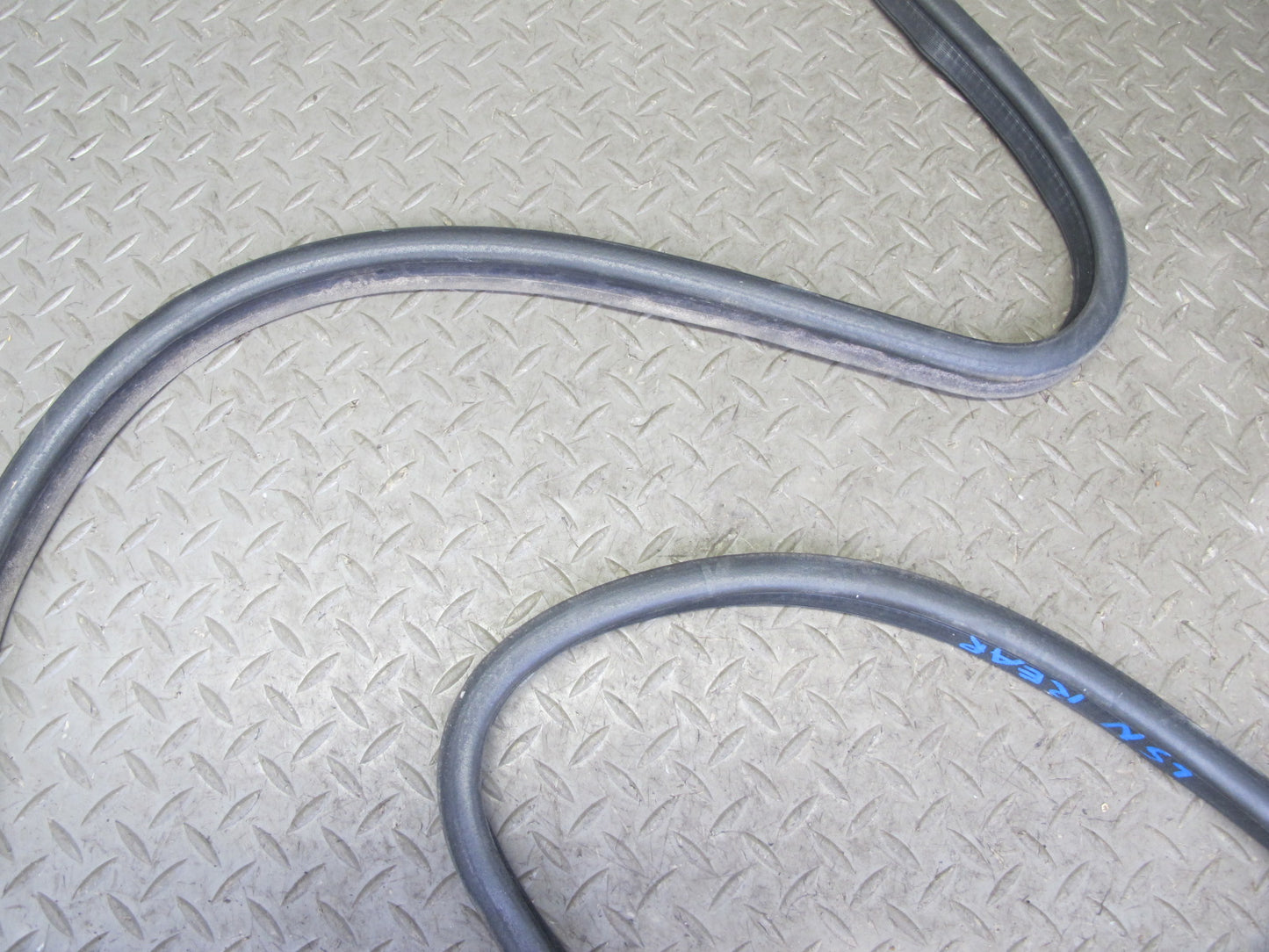 95-00 Lexus UCF20L LS400 Rear Trunk Lid Weatherstrip Rubber Seal OEM