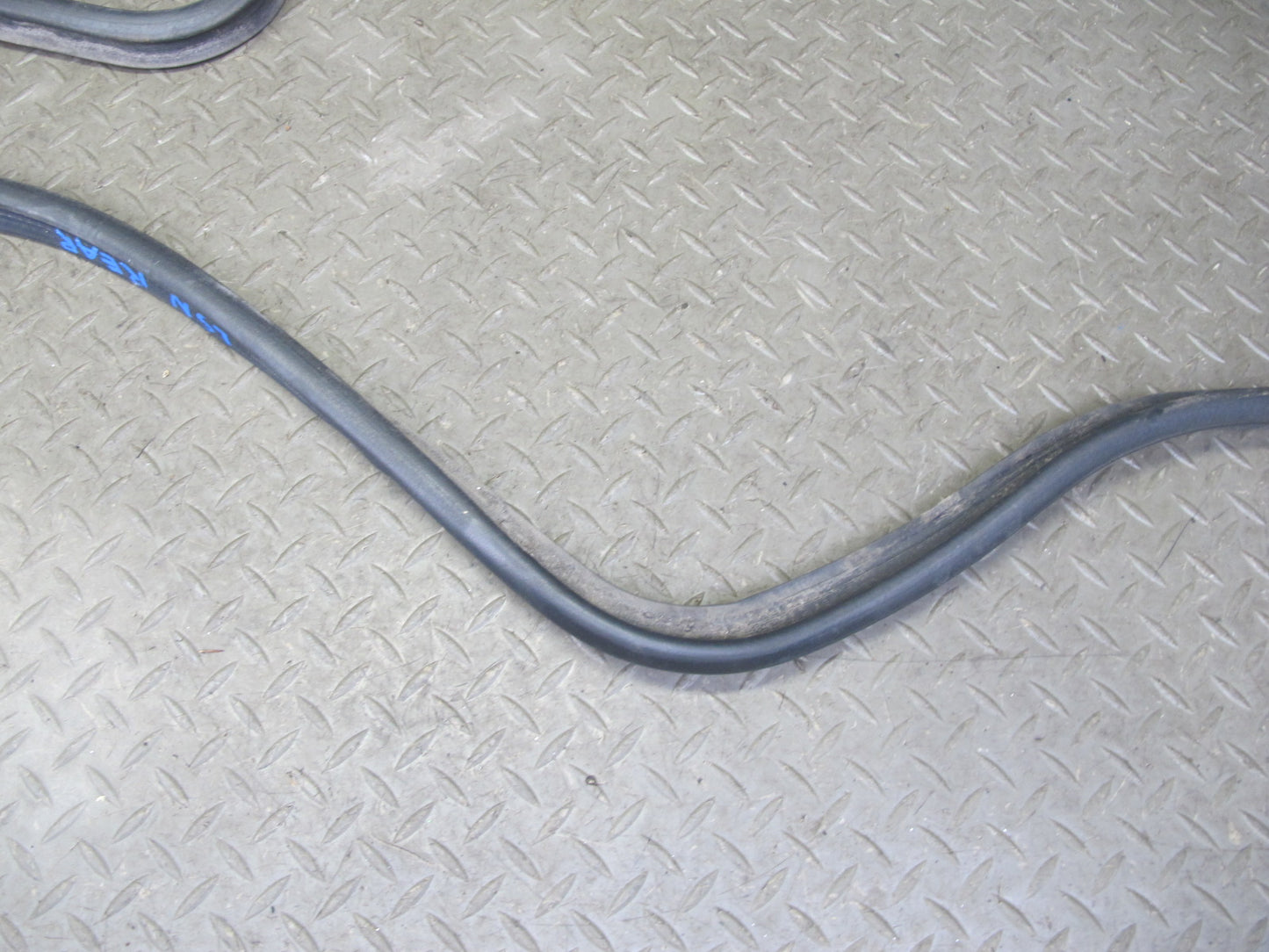 95-00 Lexus UCF20L LS400 Rear Trunk Lid Weatherstrip Rubber Seal OEM