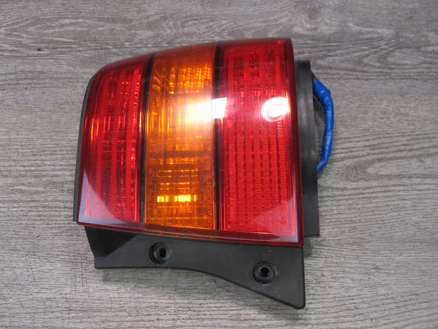 98-00 Lexus UCF20L LS400 Rear Right Side Outer Tail Light Lamp OEM