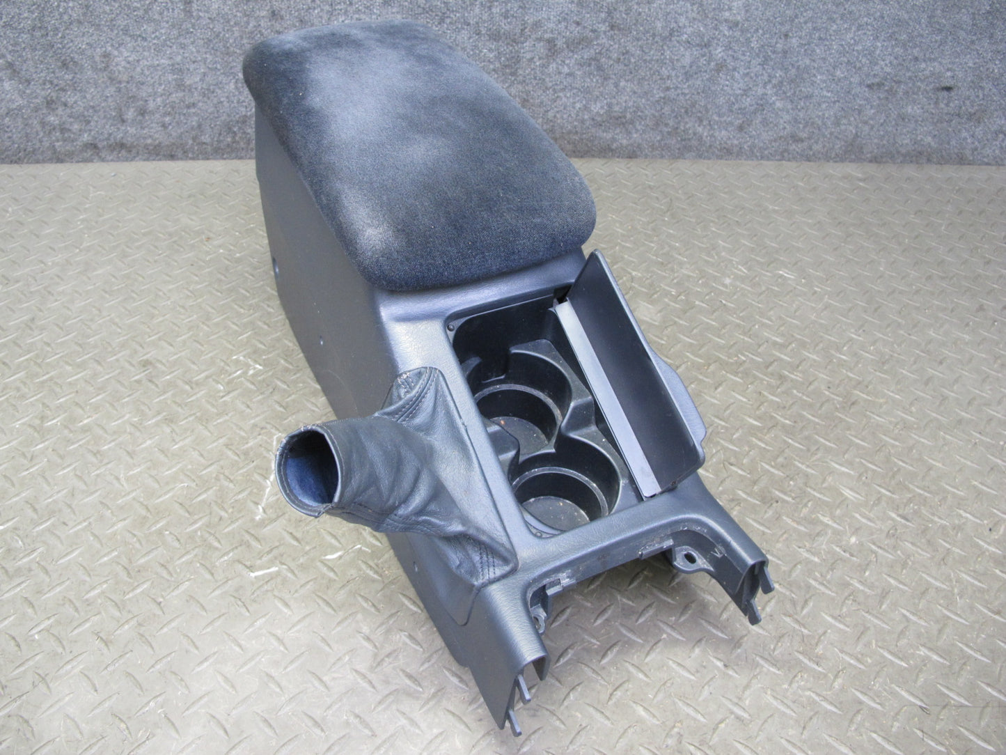 96-98 Toyota MARK2 JZX100 Tourer Center Console Trim Panel Armrest Assembly OEM