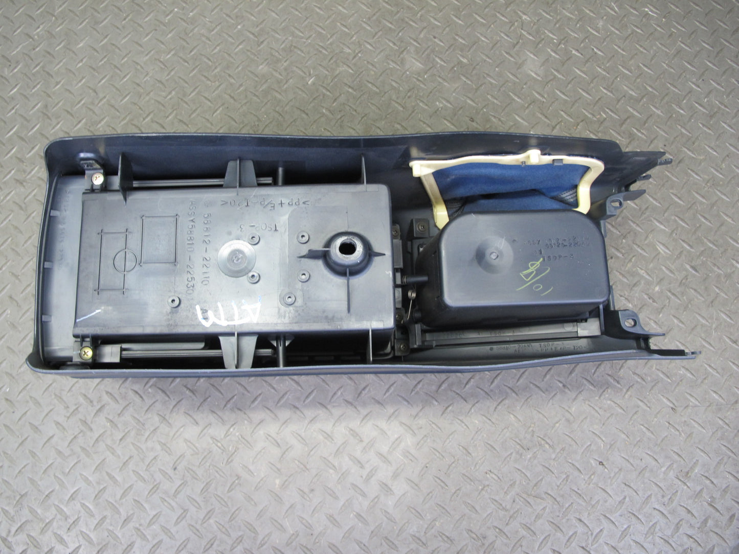 96-98 Toyota MARK2 JZX100 Tourer Center Console Trim Panel Armrest Assembly OEM