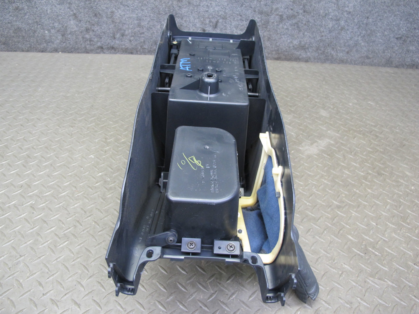 96-98 Toyota MARK2 JZX100 Tourer Center Console Trim Panel Armrest Assembly OEM