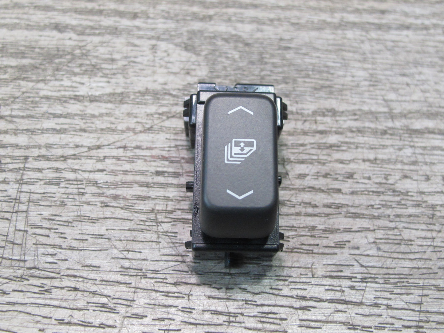 2008-2009 Hummer H2 Rear Left or Right Door Window Switch 10386171