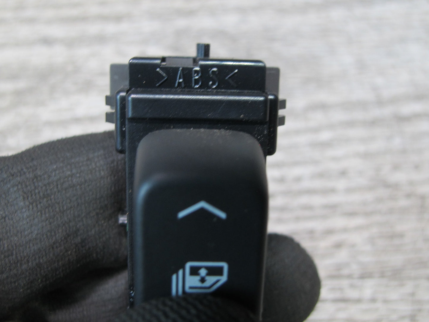 2008-2009 Hummer H2 Rear Left or Right Door Window Switch 10386171